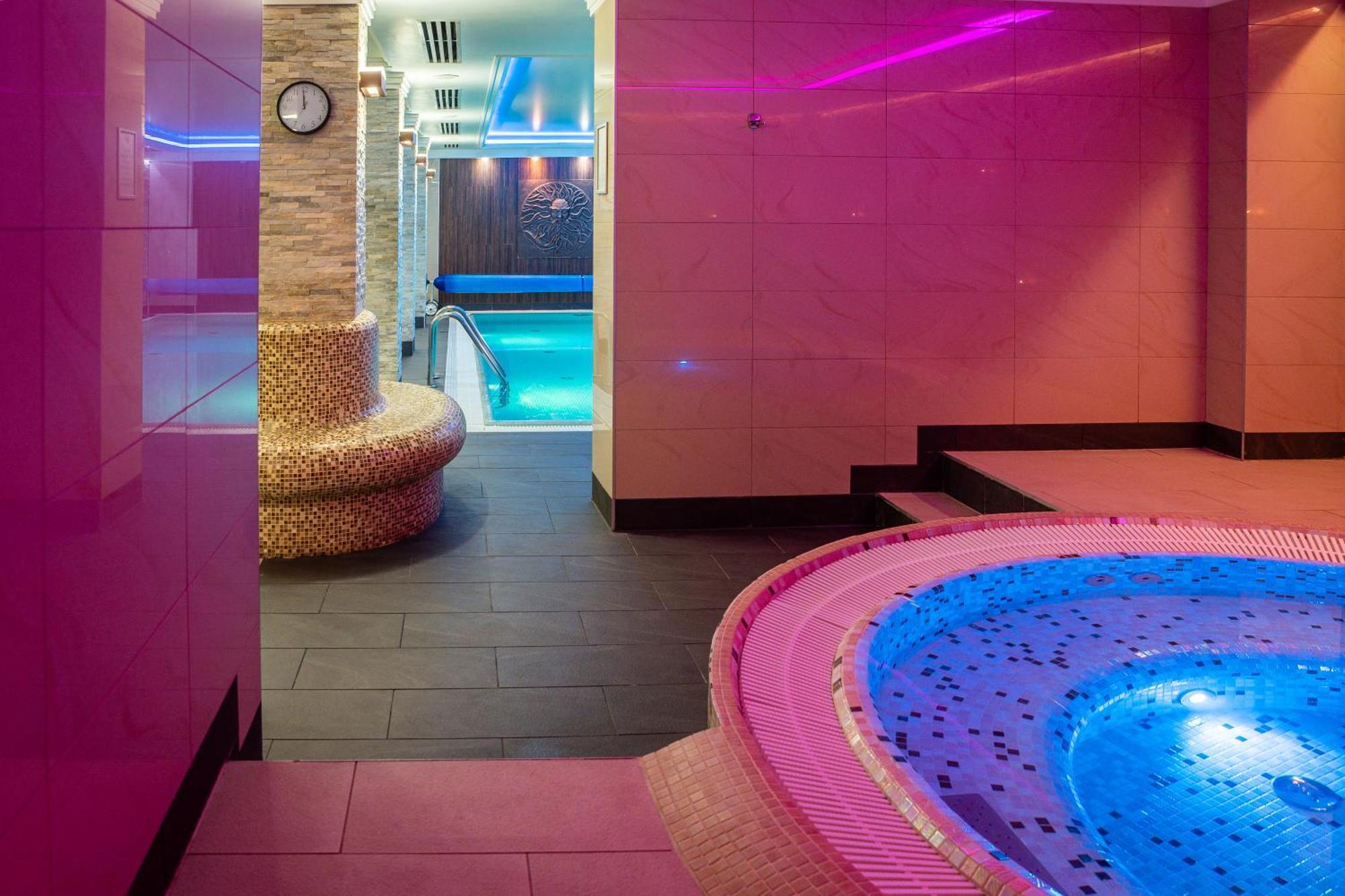 Hotel & Spa Odeon Boguchwała エクステリア 写真